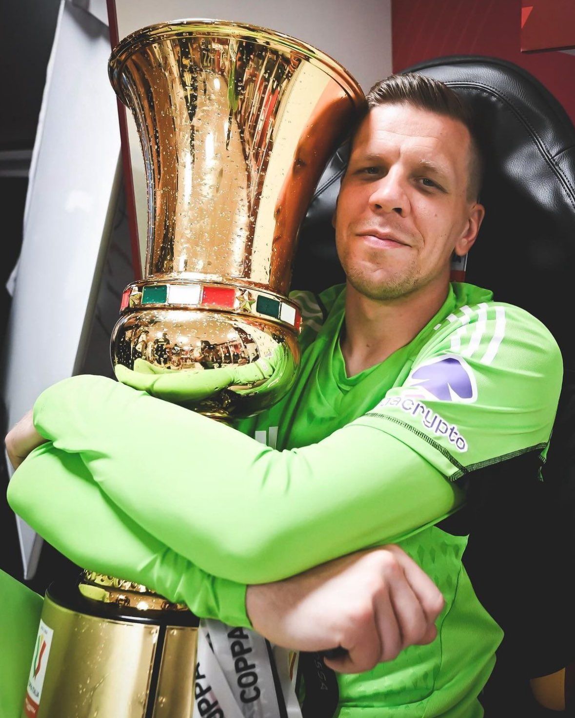 BREAKING: Wojciech Szczesny retires from professional football.